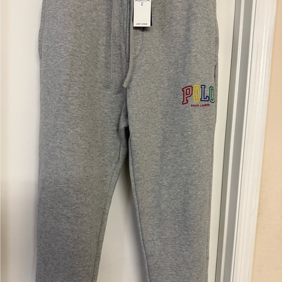 The RL Fleece Logo Jogger Pant
Polo Ralph Lauren - Picture 2 of 5